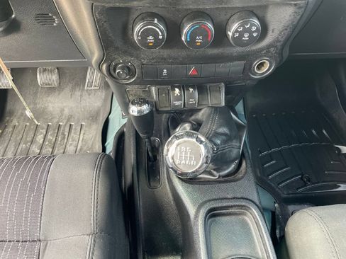 Used 2012 Jeep Wrangler Unlimited Sport AWD/4WD image 12