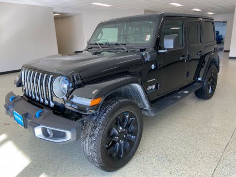 Used 2023 Jeep Wrangler Sahara w/ Cold Weather Group image 9