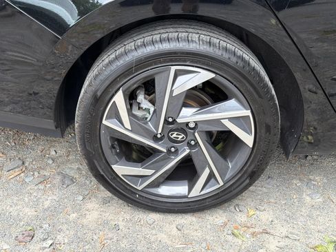 Certified 2025 Hyundai Elantra SEL FWD image 7