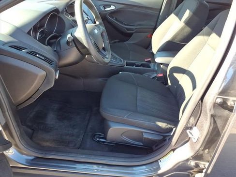 Certified 2018 Ford Focus SE w/ SE Appearance Package image 14