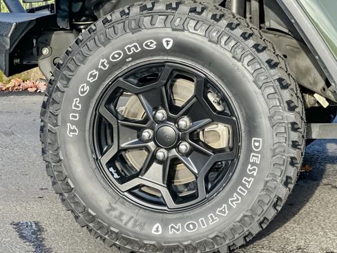 Used 2021 Jeep Gladiator Willys image 25