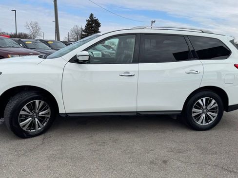 Used 2019 Nissan Pathfinder SL image 4
