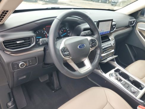 Used 2023 Ford Explorer Limited w/ Equipment Group 301A AWD/4WD image 13