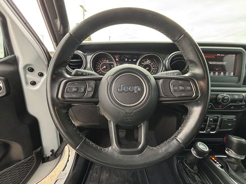 Used 2022 Jeep Gladiator Sport image 16