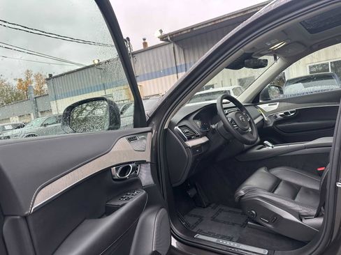 Used 2025 Volvo XC90 B6 Ultra w/ Protection Package Premier image 21