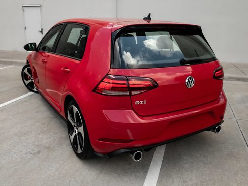 Used 2018 Volkswagen GTI SE image 11