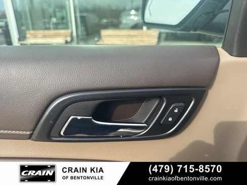 Used 2015 Chevrolet Suburban LTZ image 10