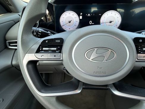 Used 2024 Hyundai Elantra SEL FWD image 15