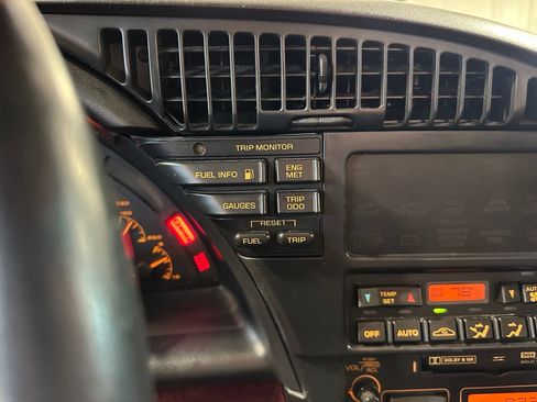 Used 1993 Chevrolet Corvette Convertible RWD image 43