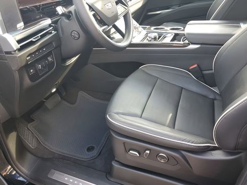 Certified 2025 Cadillac Escalade Premium Luxury image 34