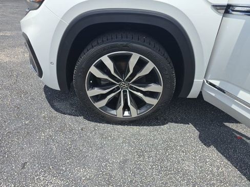 Used 2023 Volkswagen Atlas Cross Sport SEL Premium R-Line AWD/4WD image 9