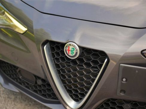 Used 2018 Alfa Romeo Giulia Ti w/ Quick Order Package 22X Lusso AWD/4WD image 42