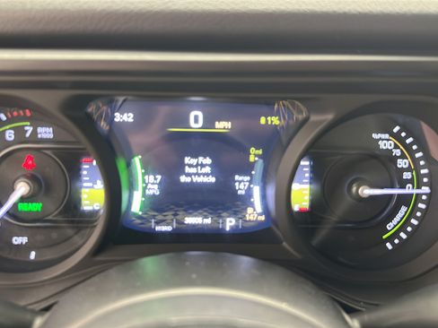Used 2024 Jeep Wrangler Unlimited w/ Convenience Group AWD/4WD image 16