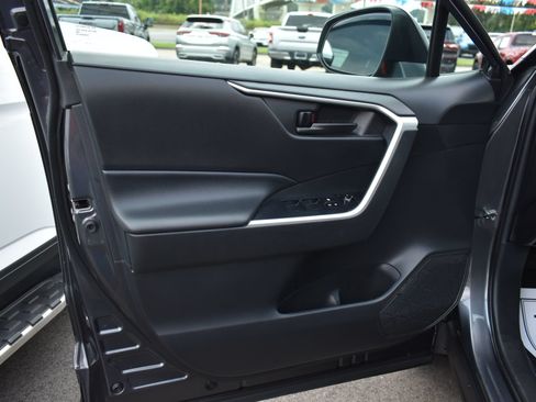 Used 2021 Toyota RAV4 LE FWD image 12