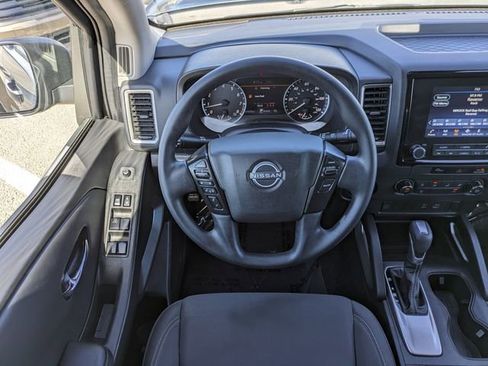 Used 2024 Nissan Frontier SV image 17