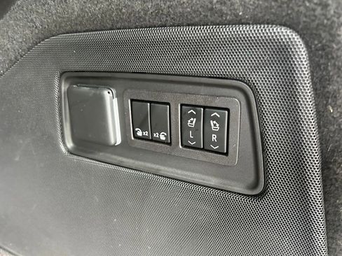 Used 2023 Cadillac Escalade Sport Platinum w/ Heavy-Duty Trailer Package AWD/4WD image 47