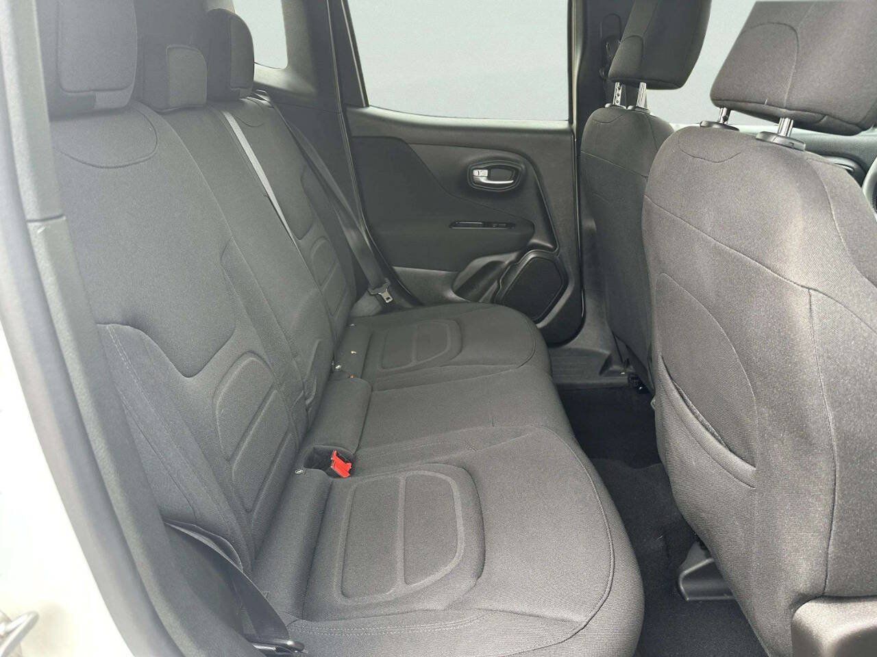 Used 2020 Jeep Renegade Latitude AWD/4WD image 16