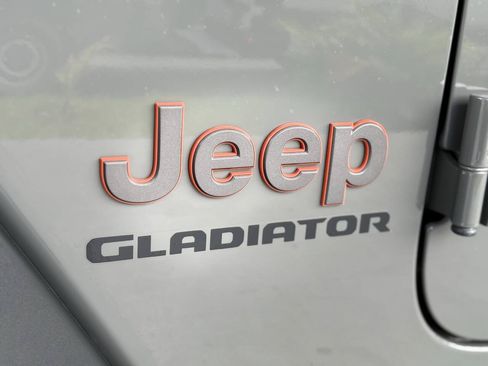 Used 2021 Jeep Gladiator Mojave w/ Safety Group AWD/4WD image 5