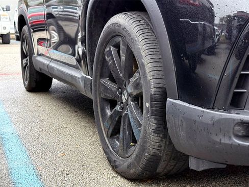 Used 2025 Honda Pilot Black Edition image 4