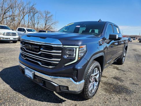 Used 2023 GMC Sierra 1500 SLT AWD/4WD image 4
