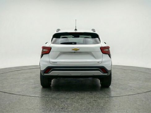 Used 2025 Chevrolet Trax LT FWD image 7