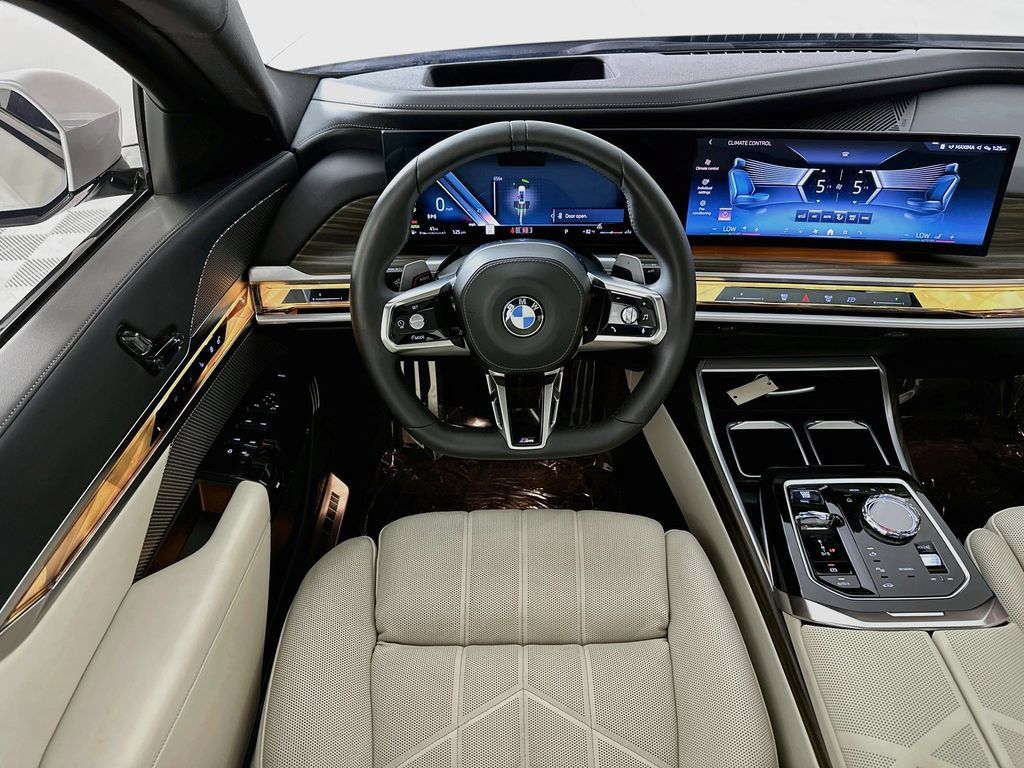Used 2024 BMW 760i xDrive w/ Premium Package 2 AWD/4WD image 23