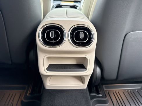 New 2025 Mercedes-Benz GLC 350e 4MATIC image 24