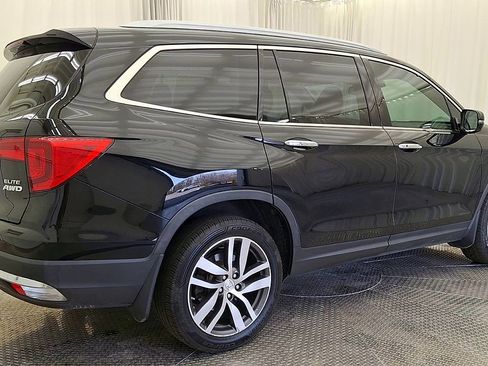 Used 2017 Honda Pilot Elite image 3