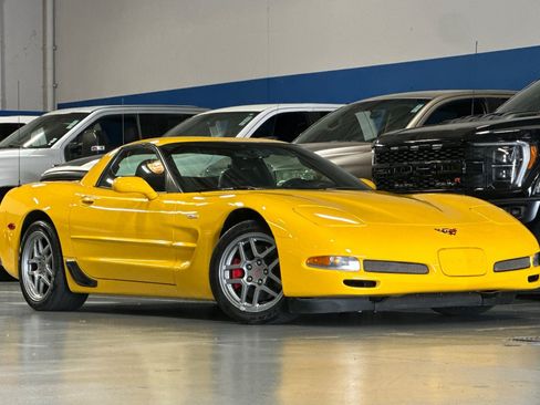 Used 2004 Chevrolet Corvette Z06 w/ Memory Package RWD image 2