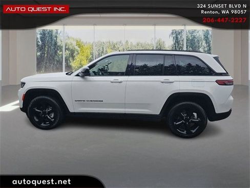 Used 2023 Jeep Grand Cherokee Limited w/ Luxury Tech Group II image 8