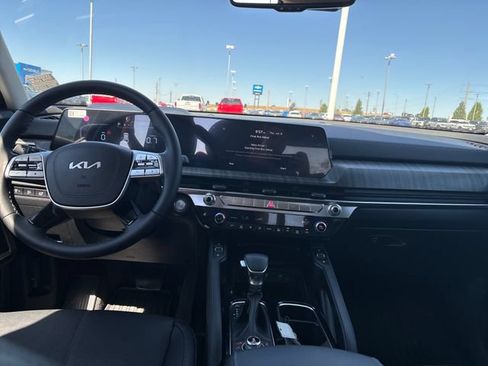 Used 2025 Kia Telluride EX w/ EX Captain's Chair Package AWD/4WD image 12