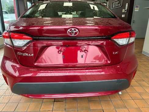 Used 2022 Toyota Corolla LE image 9