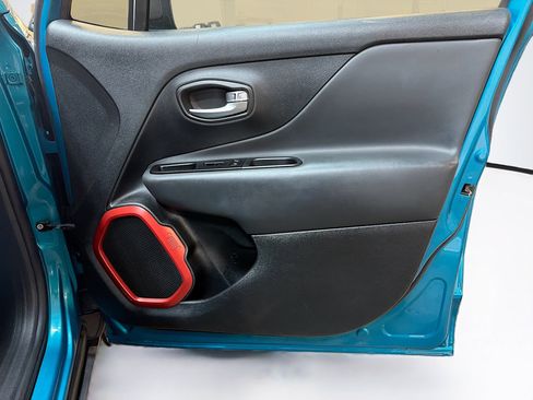 Used 2021 Jeep Renegade Trailhawk image 32