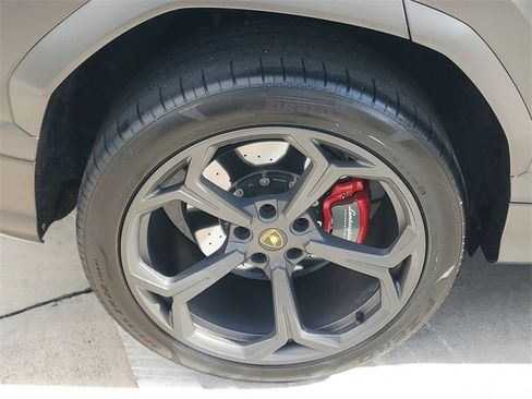Used 2022 Lamborghini Urus image 7