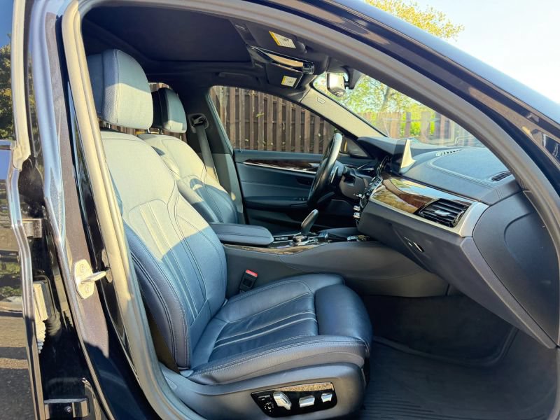 Used 2018 BMW M550i xDrive AWD/4WD image 31