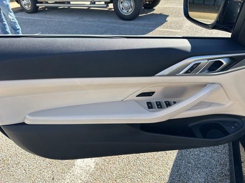 Used 2022 BMW 430i Convertible image 25