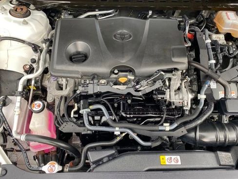 Used 2020 Toyota Camry LE image 18