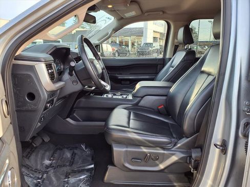 Used 2024 Ford Expedition Max XLT image 12