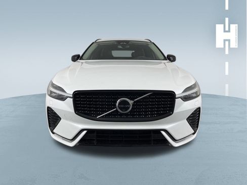 Used 2023 Volvo XC60 B5 Ultimate w/ Climate Package image 2