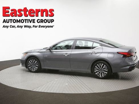 Used 2025 Nissan Altima 2.5 SV FWD image 61