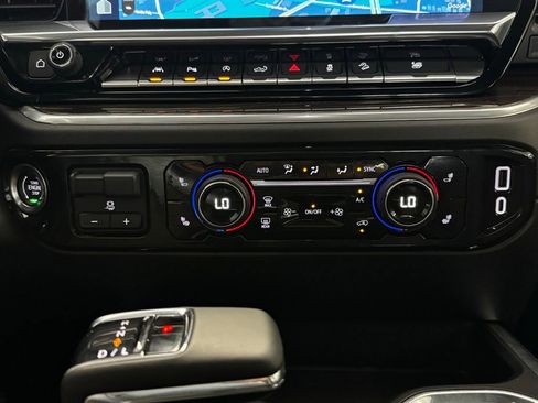 Used 2025 Chevrolet Silverado 1500 LT AWD/4WD image 20
