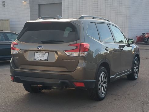 Used 2021 Subaru Forester Premium image 3