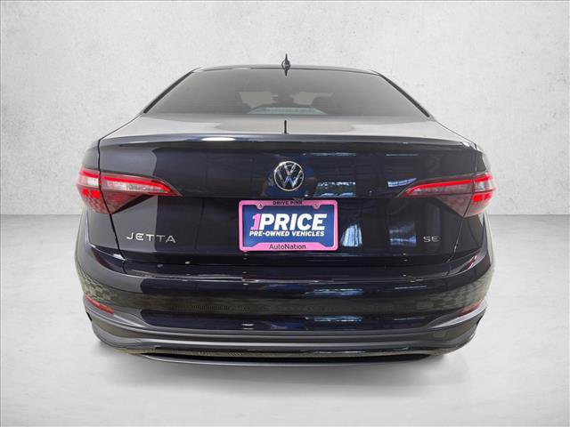 Used 2024 Volkswagen Jetta SE FWD image 4