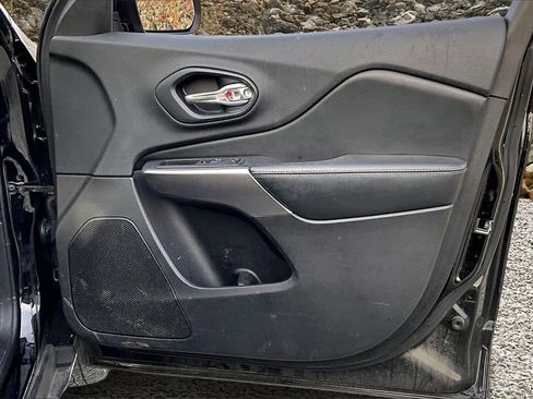 Used 2019 Jeep Cherokee Limited image 22