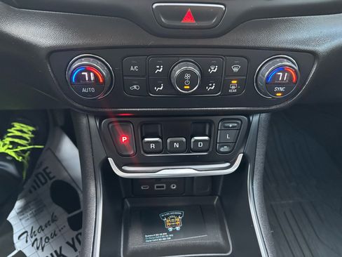 Used 2020 GMC Terrain SLT w/ Preferred Package image 14