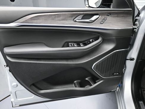 Used 2024 Jeep Grand Cherokee L Overland w/ Advanced Protech Group III image 13