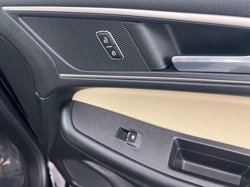 Used 2022 Ford Edge SEL w/ Convenience Package image 24