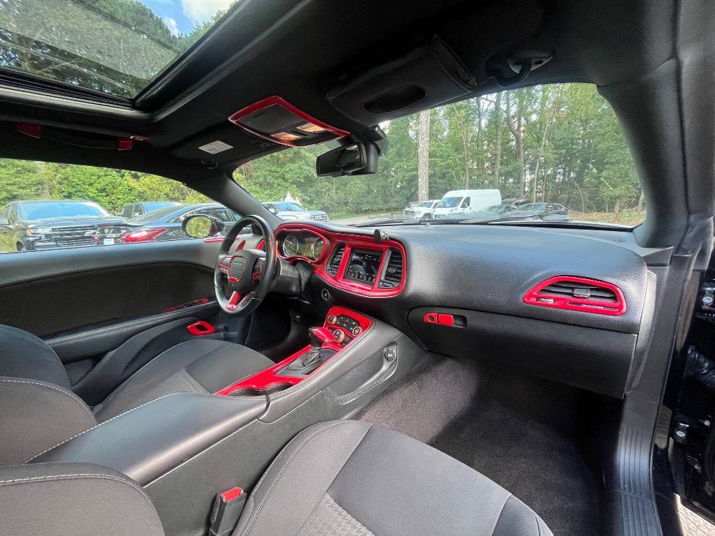 Used 2018 Dodge Challenger R/T RWD image 31