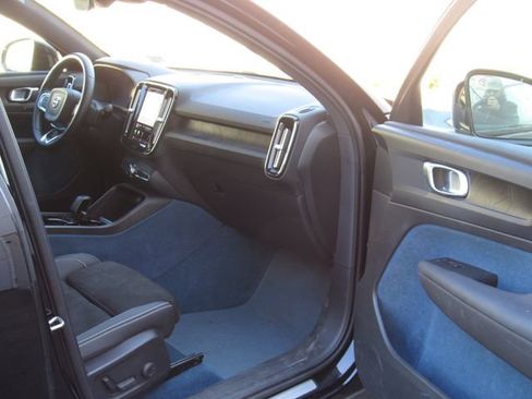 Used 2023 Volvo C40 P8 Recharge Plus AWD/4WD image 17