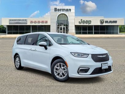 Used 2023 Chrysler Pacifica Touring-L